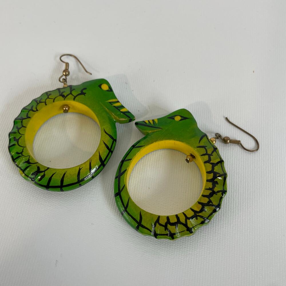 Wood Carved Painted Alligator Earrings 2"x1.75" Round Green Yellow Black Unique - Picture 4 of 7